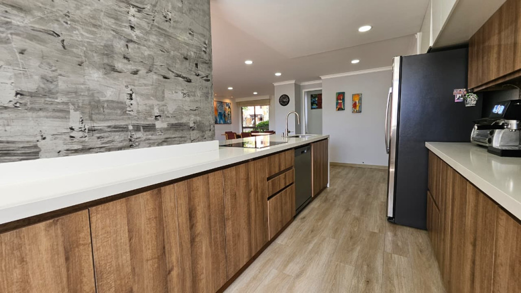 Apartamento en arriendo en Altos Del Poblado, Medellín · foto 8 de 17
