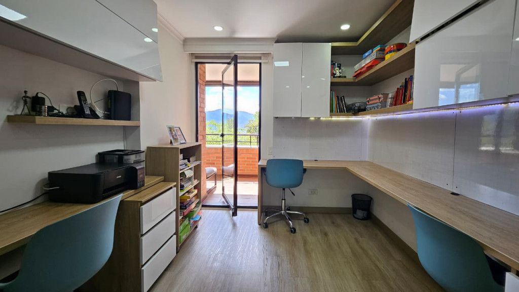 Apartamento en arriendo en Altos Del Poblado, Medellín · foto 13 de 17