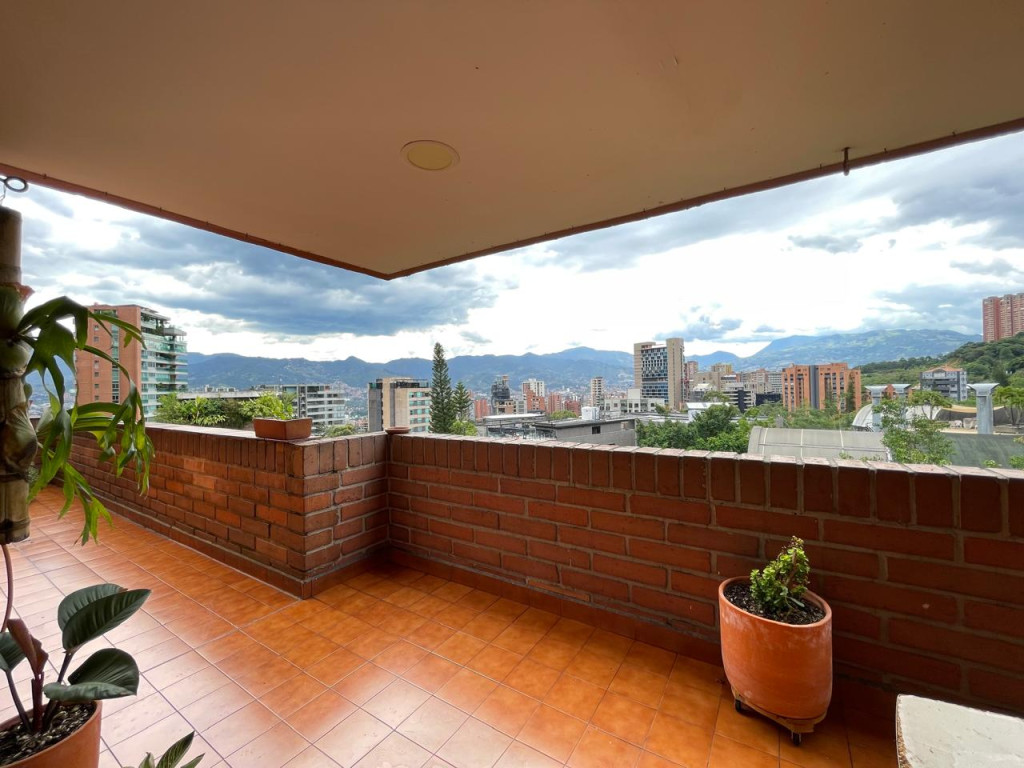 Apartamento en venta en El Poblado, Medellín · foto 4 de 24