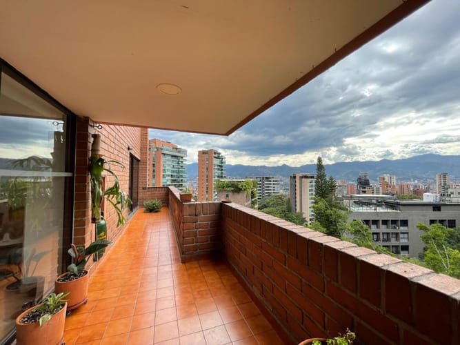Apartamento en venta en El Poblado, Medellín · foto 5 de 24
