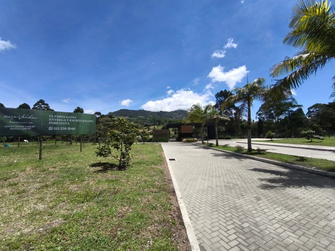 Lote en venta en El Tambo, La Ceja, 1076 m² · foto 2 de 9