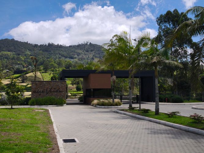 Lote en venta en El Tambo, La Ceja, 1076 m² · foto 4 de 9
