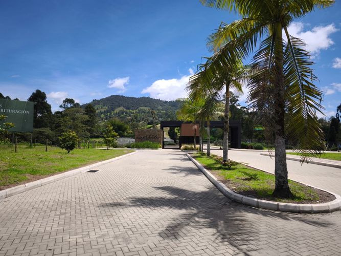 Lote en venta en El Tambo, La Ceja, 1076 m² · foto 5 de 9