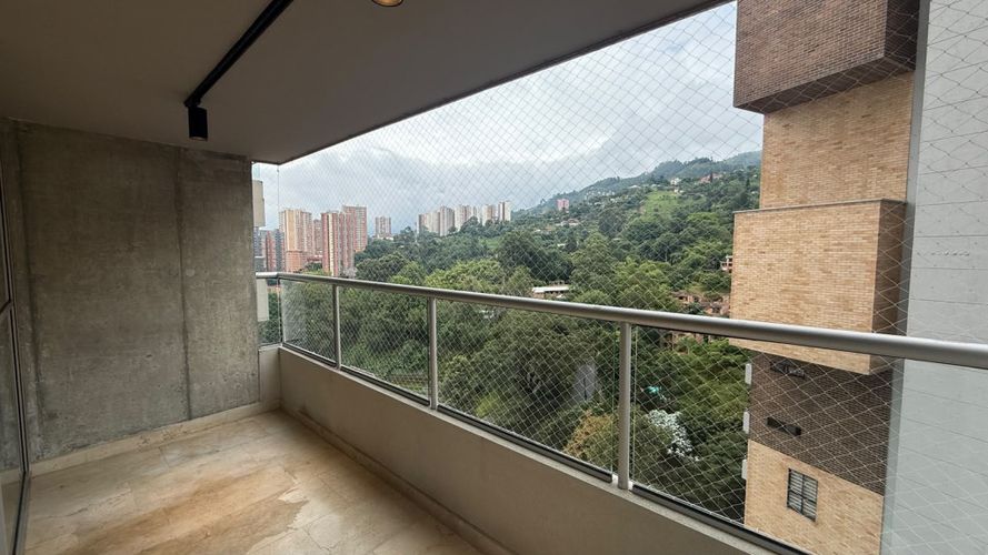Apartamento de 3 alcobas en venta en Mayorca, Sabaneta, 84 m² · foto 2 de 19