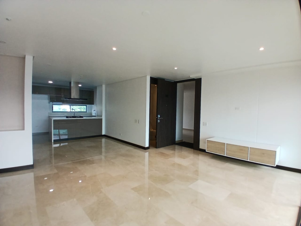 Apartamento en arriendo en El Poblado, Medellín · foto 2 de 16