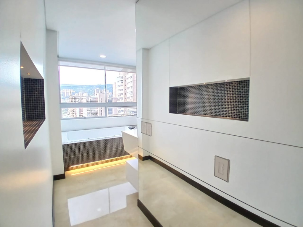 Apartamento en arriendo en El Poblado, Medellín · foto 8 de 16