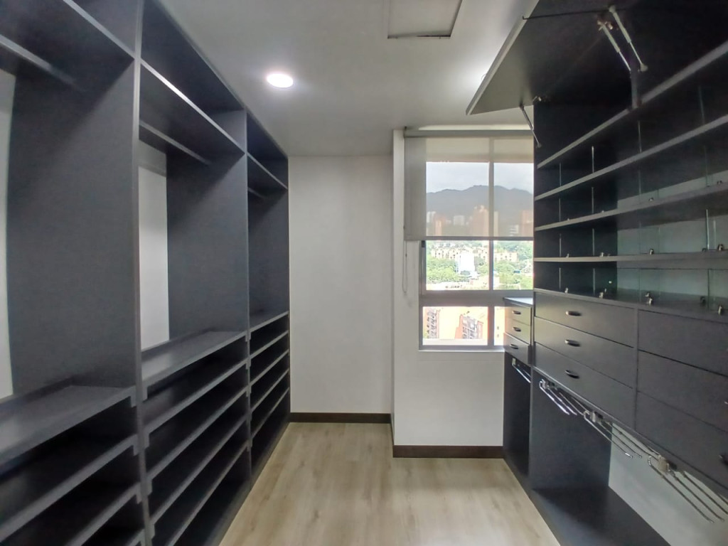 Apartamento en arriendo en El Poblado, Medellín · foto 9 de 16