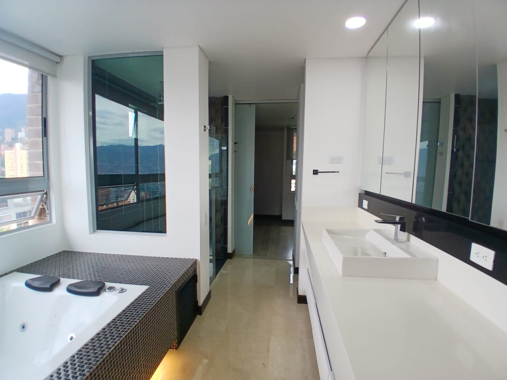 Apartamento en arriendo en El Poblado, Medellín · foto 10 de 16