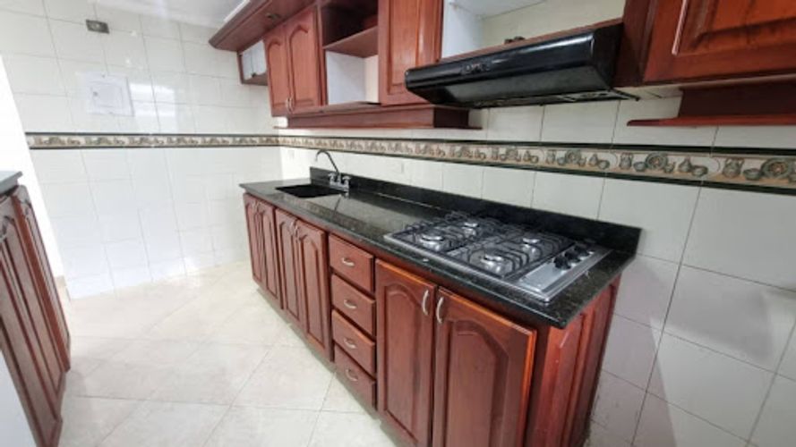 Apartamento de 3 alcobas en arriendo en Loma Del Indio, Medellín, 65 m² · foto 2 de 19