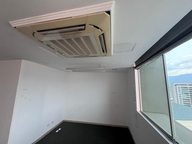 Oficina en arriendo en El Poblado, Medellín, 92 m² · foto 3 de 9