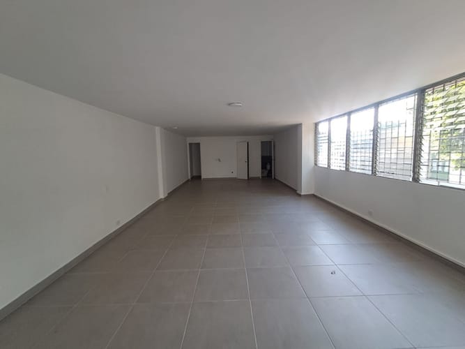 Local en arriendo en El Poblado, Medellín, 90 m² · foto 2 de 7