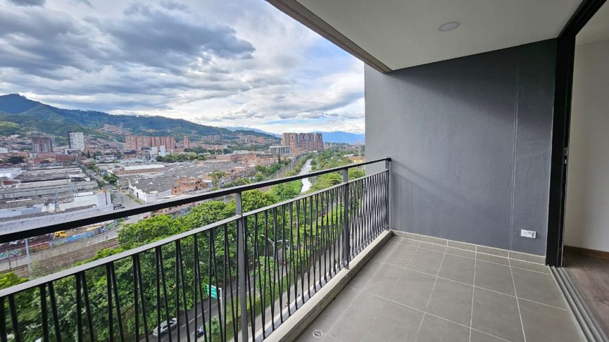 Apartamento de 3 alcobas en venta en Mayorca, Sabaneta, 89 m² · foto 2 de 14
