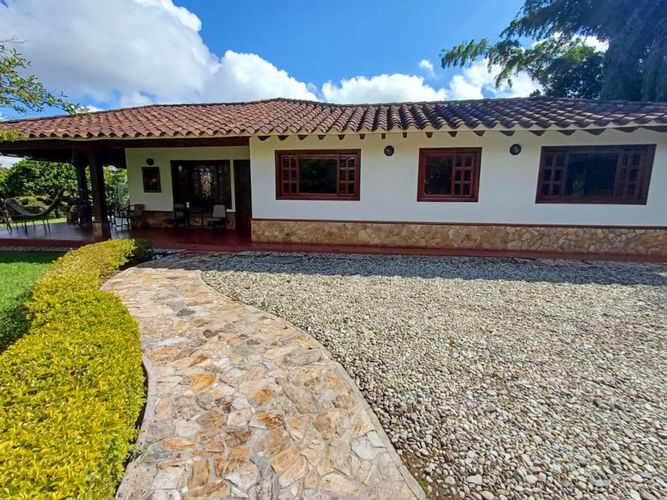 Casa de 4 alcobas en venta en Llano Grande, Rionegro, 200 m² · foto 2 de 24