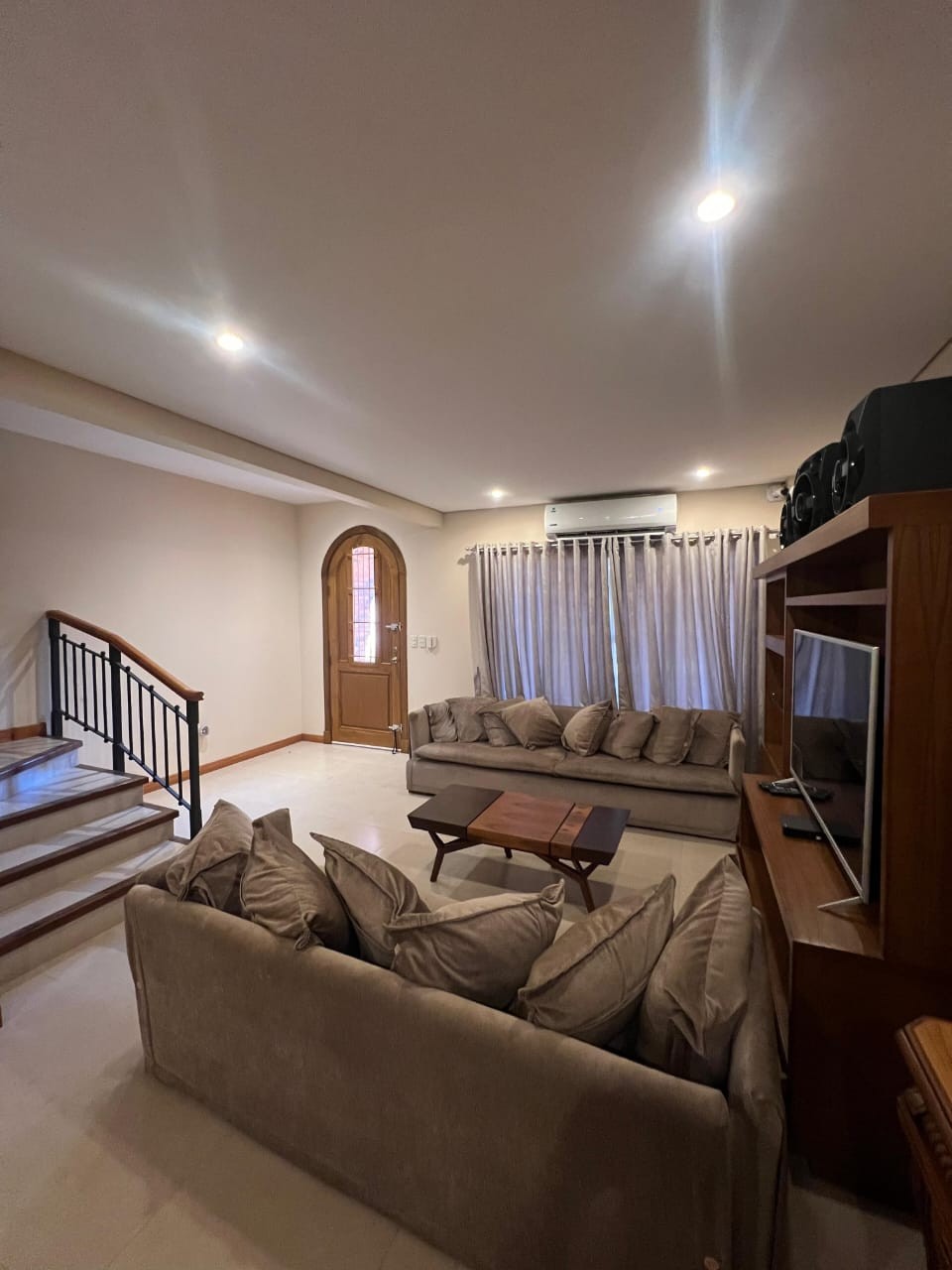 EN VENTA DUPLEX DE LUJO AMOBLADO EN BARRIO SAN MIGUEL, ZONA CLUB OLIMPIA — foto 2