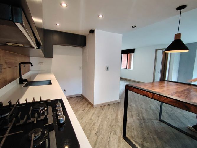 Apartamento de 2 alcobas en arriendo en Castropol, Medellín, 86 m² · foto 9 de 10