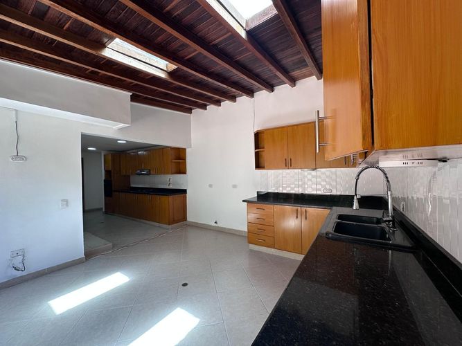 Casa de 4 alcobas en venta en El Poblado, Medellín, 261 m² · foto 5 de 19