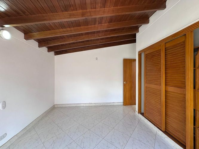 Casa de 4 alcobas en venta en El Poblado, Medellín, 261 m² · foto 14 de 19