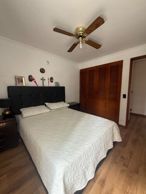 Apartamento en venta en Loma De Los Bernal, Medellín · foto 15 de 24