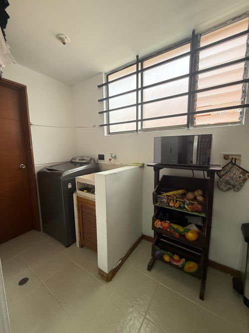 Apartamento en venta en Loma De Los Bernal, Medellín · foto 13 de 24