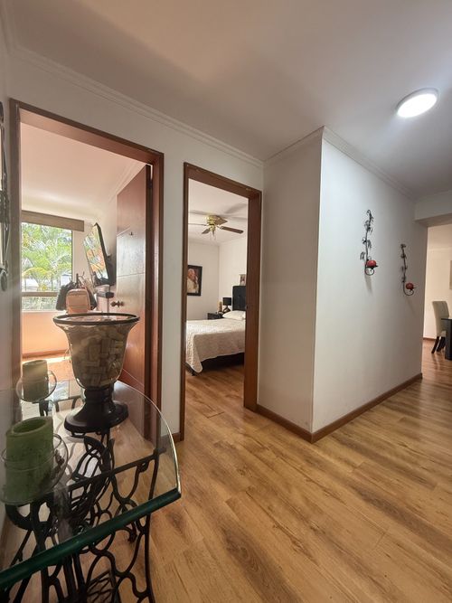 Apartamento en venta en Loma De Los Bernal, Medellín · foto 16 de 24