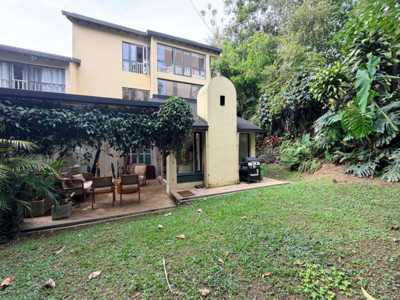 Casa en arriendo en El Poblado, Medellín · foto 2 de 24