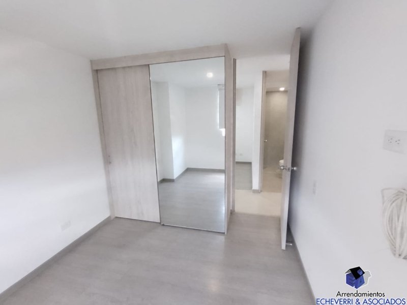 Apartamento en venta en Zona Centro, Envigado · foto 5 de 13