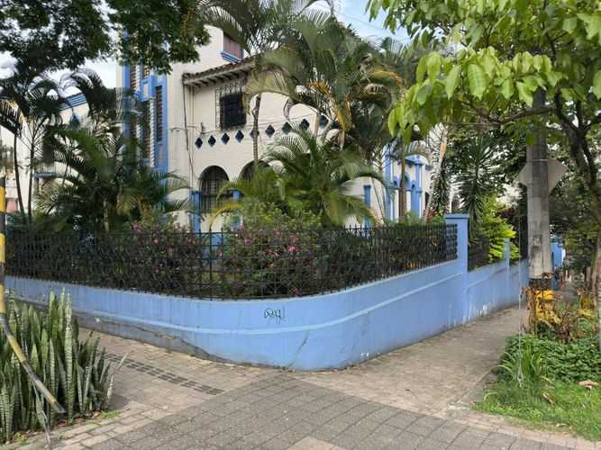 Casa de 20 alcobas en venta en Prado, Medellín · foto 3 de 4