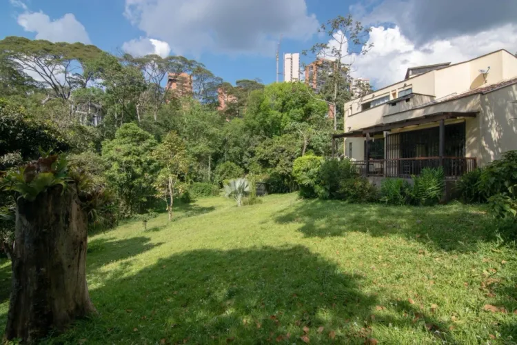 Casa de 5 alcobas en venta en San Lucas, Medellín, 350 m² · foto 21 de 22