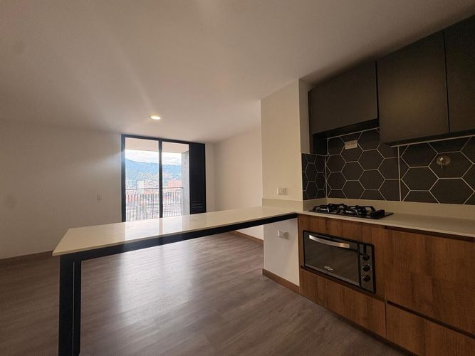 Apartamento de 2 alcobas en venta en Camino Verde, Envigado, 62 m² · foto 4 de 13