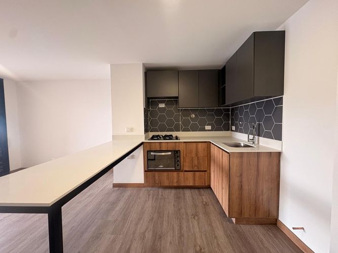 Apartamento de 2 alcobas en venta en Camino Verde, Envigado, 62 m² · foto 2 de 13