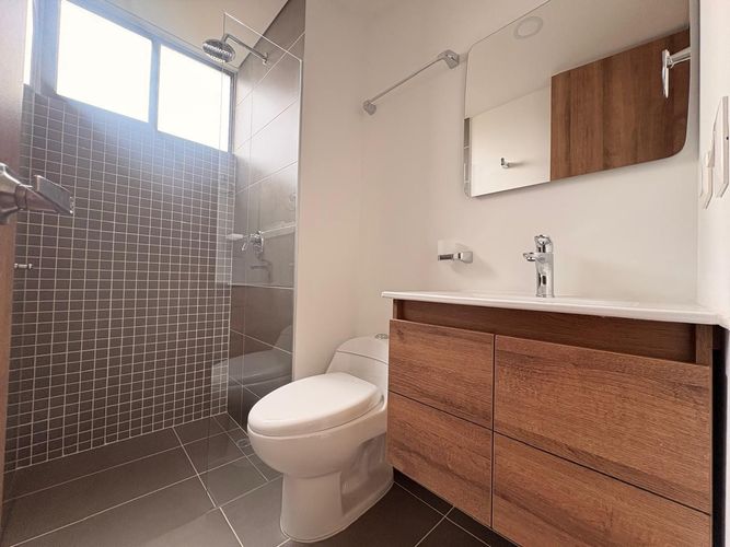 Apartamento de 2 alcobas en venta en Camino Verde, Envigado, 62 m² · foto 12 de 13