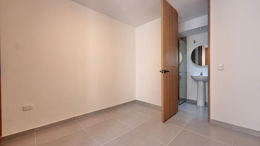 Apartamento de 3 alcobas en venta en La Campiña, Girón, 53 m² · foto 12 de 24