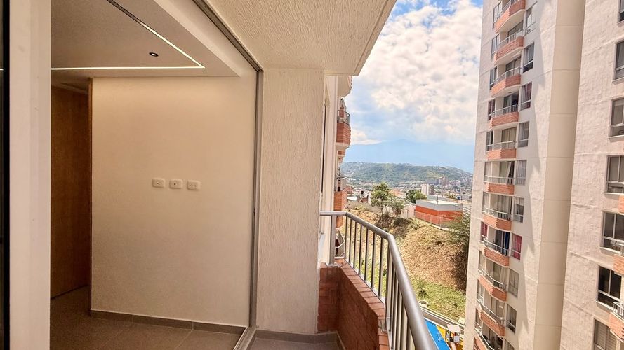Apartamento de 3 alcobas en venta en La Campiña, Girón, 53 m² · foto 13 de 24