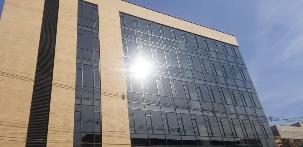 Oficina en arriendo en El Carmelo, Itagüí, 2303 m² · foto 2 de 24