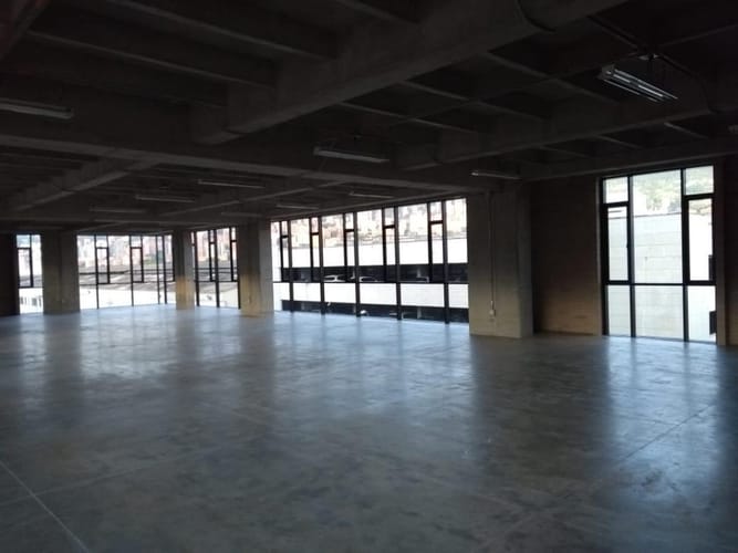 Oficina en arriendo en El Carmelo, Itagüí, 2303 m² · foto 4 de 24