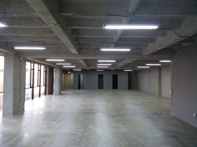 Oficina en arriendo en El Carmelo, Itagüí, 2303 m² · foto 6 de 24