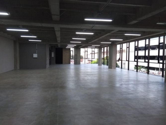 Oficina en arriendo en El Carmelo, Itagüí, 2303 m² · foto 8 de 24