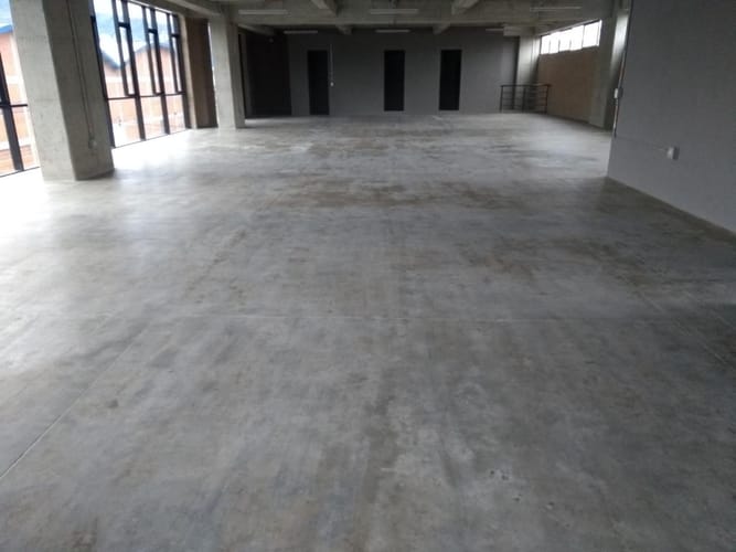 Oficina en arriendo en El Carmelo, Itagüí, 2303 m² · foto 10 de 24