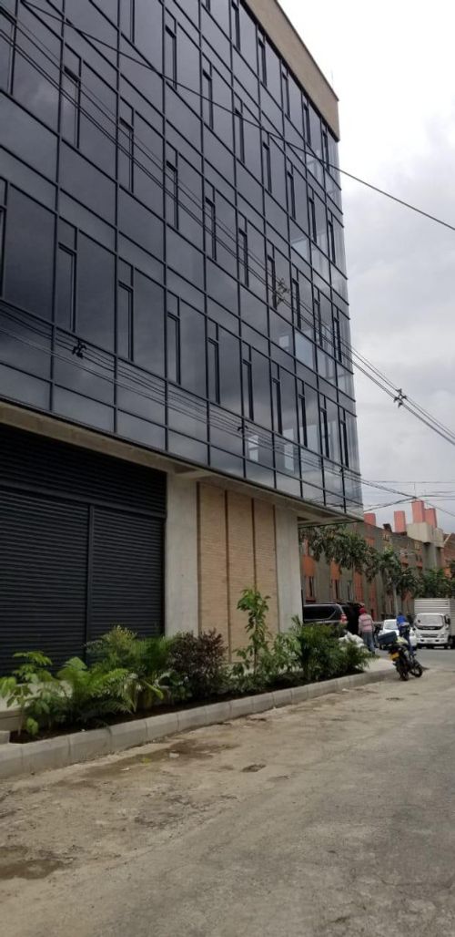 Oficina en arriendo en El Carmelo, Itagüí, 2303 m² · foto 18 de 24