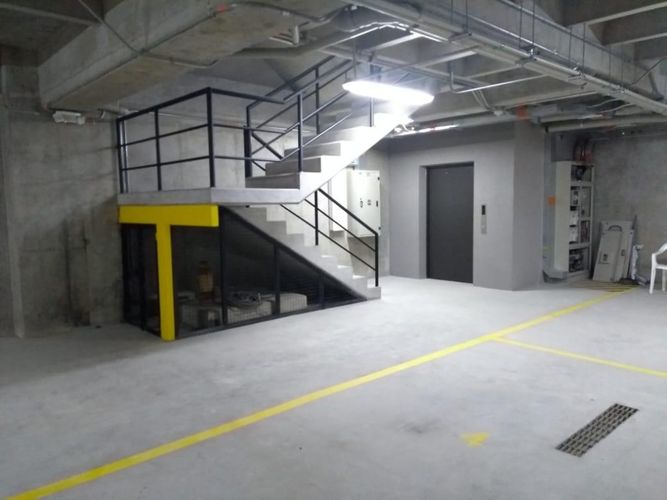 Oficina en arriendo en El Carmelo, Itagüí, 2303 m² · foto 23 de 24