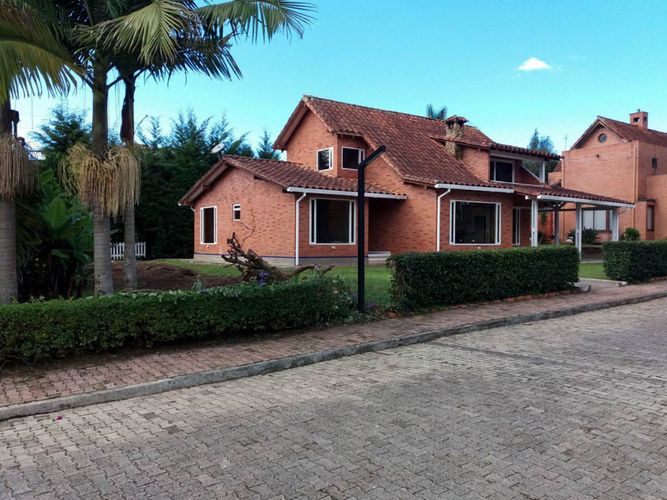 Casa de 3 alcobas en venta en Los Salados, El Retiro, 220 m² · foto 2 de 11