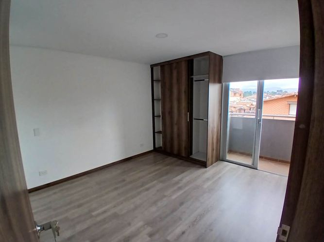 Apartamento de 1 alcoba en venta en Rionegro, 52 m² · foto 2 de 16
