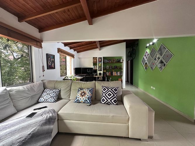 Apartamento de 2 alcobas en venta en El Poblado, Medellín, 84 m² · foto 2 de 18