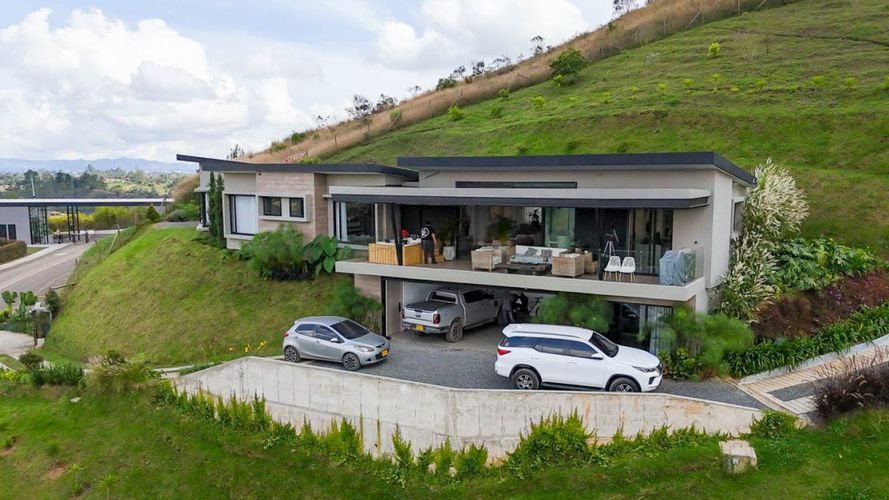 Casa de 5 alcobas en venta en Guarne, 330 m² · foto 3 de 24