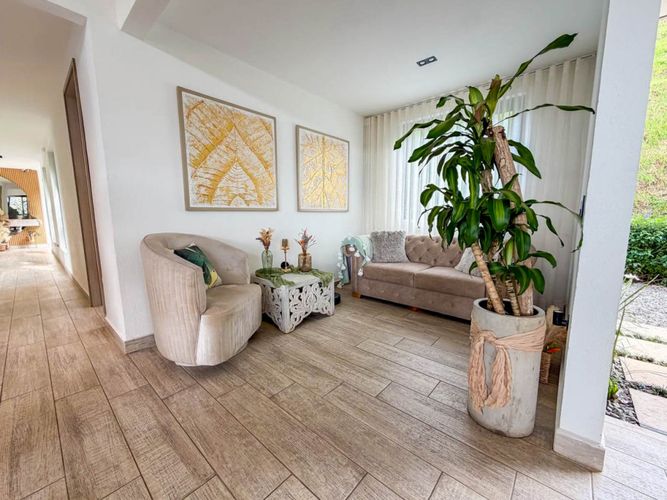 Casa de 5 alcobas en venta en Guarne, 330 m² · foto 13 de 24