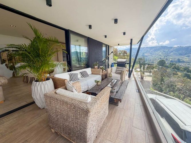 Casa de 5 alcobas en venta en Guarne, 330 m² · foto 18 de 24