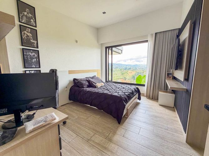 Casa de 5 alcobas en venta en Guarne, 330 m² · foto 22 de 24