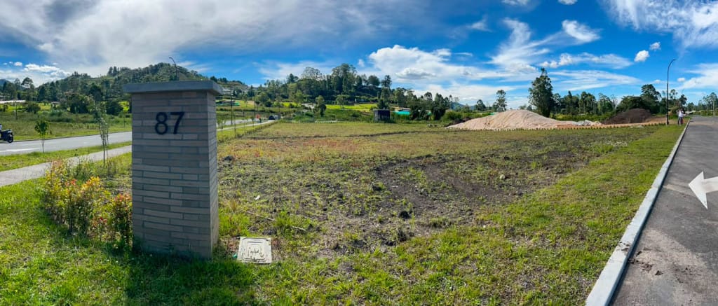 Lote en venta en El Tambo, La Ceja, 1403 m² · foto 2 de 5