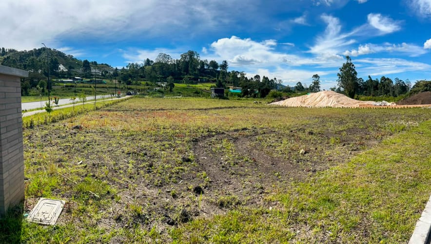 Lote en venta en El Tambo, La Ceja, 1403 m² · foto 3 de 5