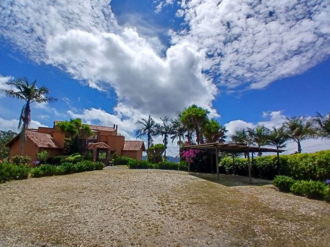 Finca en arriendo en Sajonia, Rionegro, 300 m² · foto 2 de 24